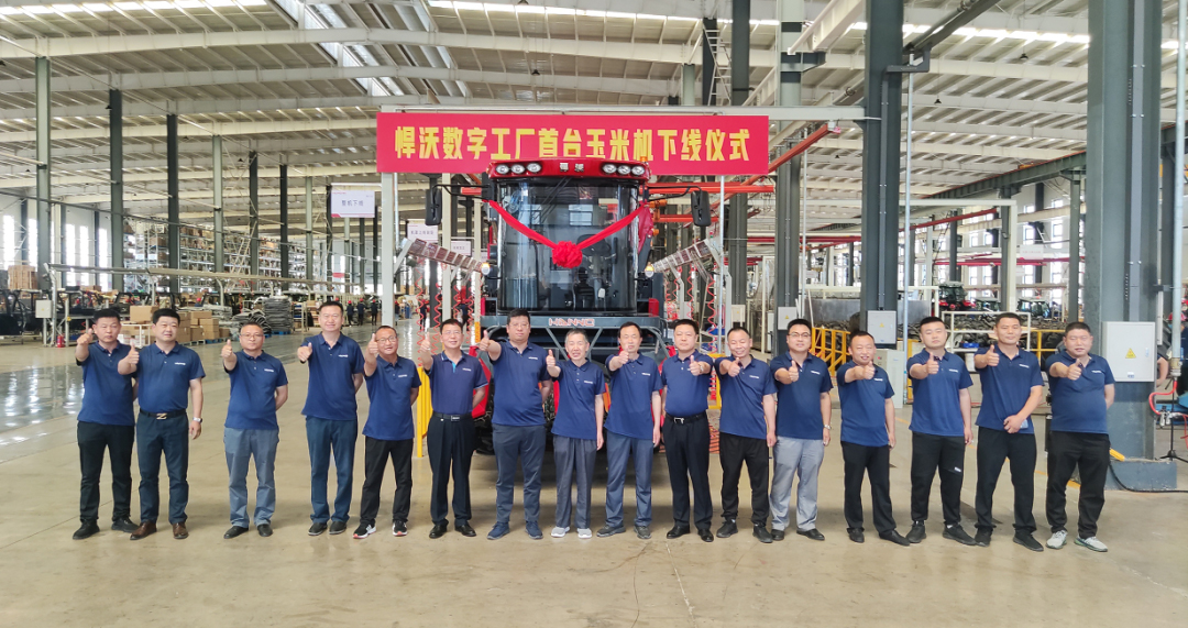 The first Hanwo corn harvester rolled off the production line